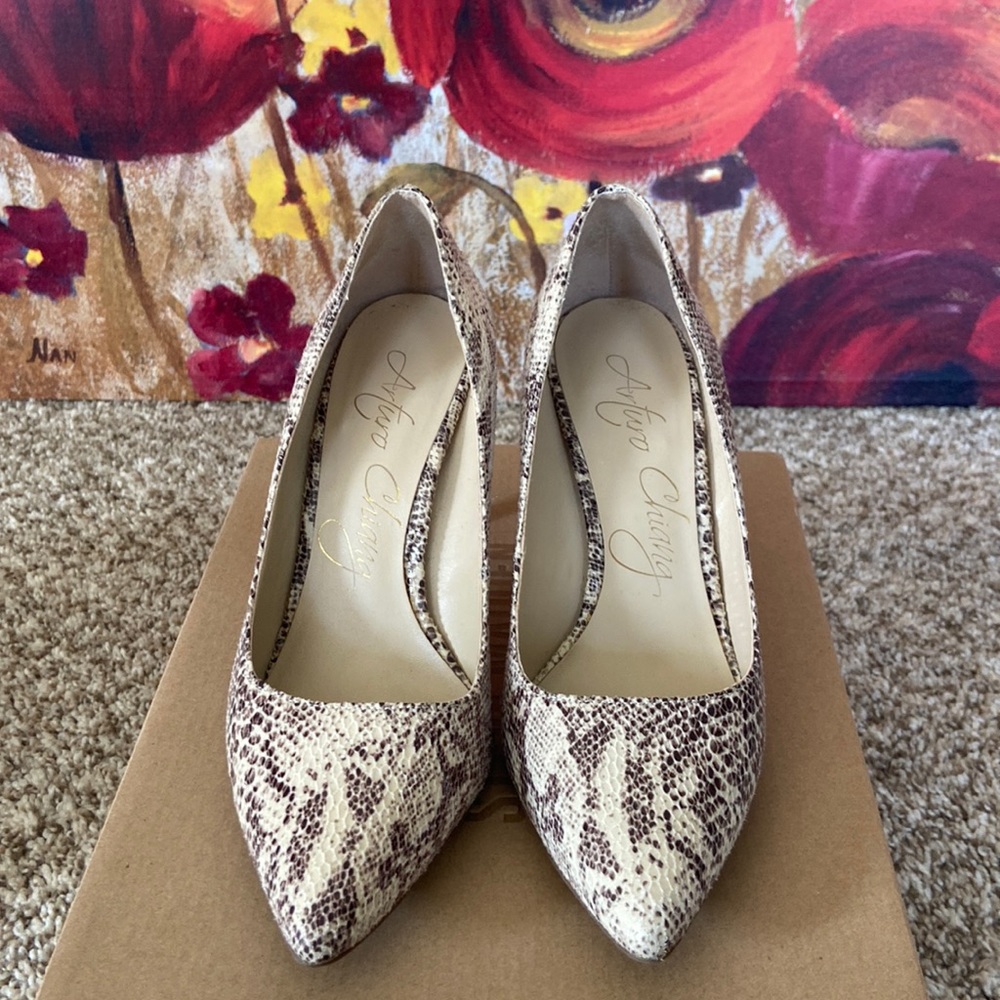 Arturo Chiang Snakeskin heels